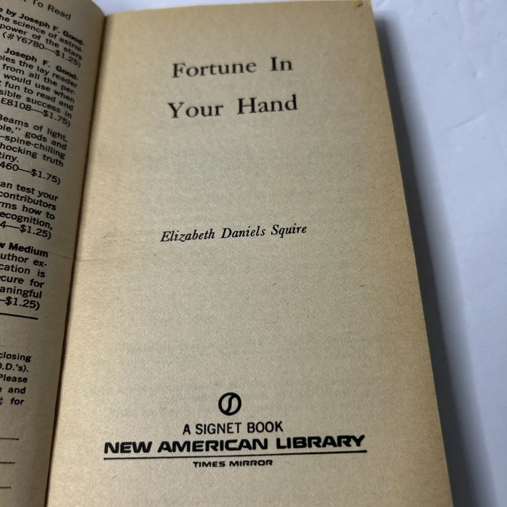 Fortune in Your Hand Elizabeth Daniels Squire 1968 PB Hand-Reading